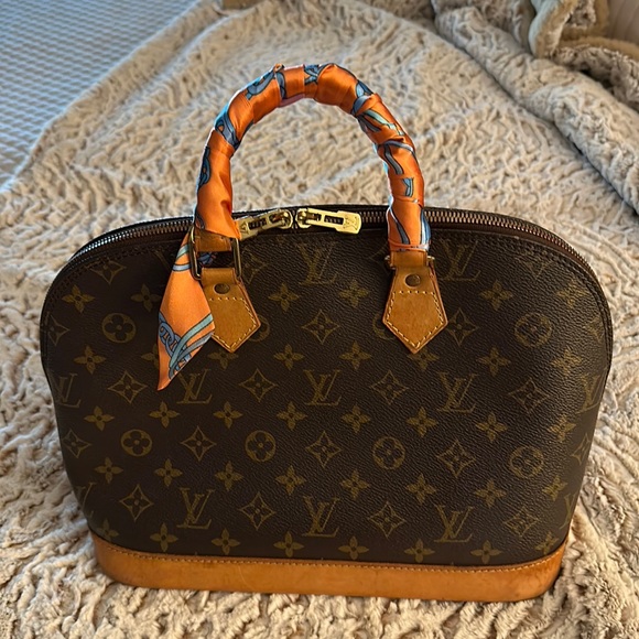 Louis Vuitton Authentic Alma Monogram Canvas w/ COA and twillys - Picture 12 of 16